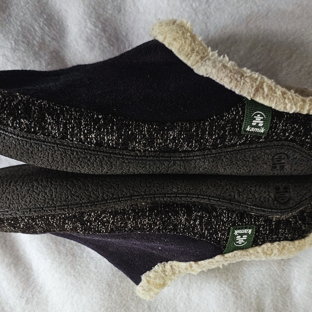 Kamik women's size 10 fleece-lined slippers, black